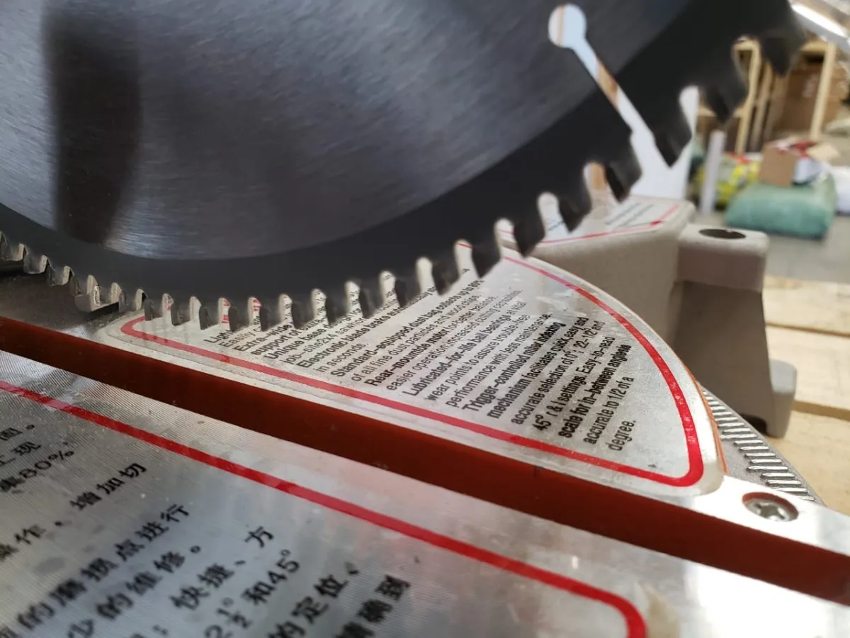 M1003 Sierra De Corte Ingleteadora 255mm - Imagen 2