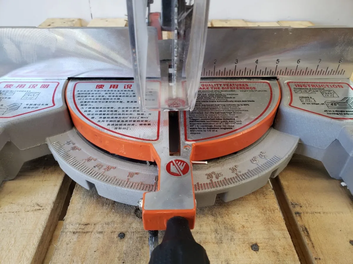 M1003 Sierra De Corte Ingleteadora 255mm - Imagen 4